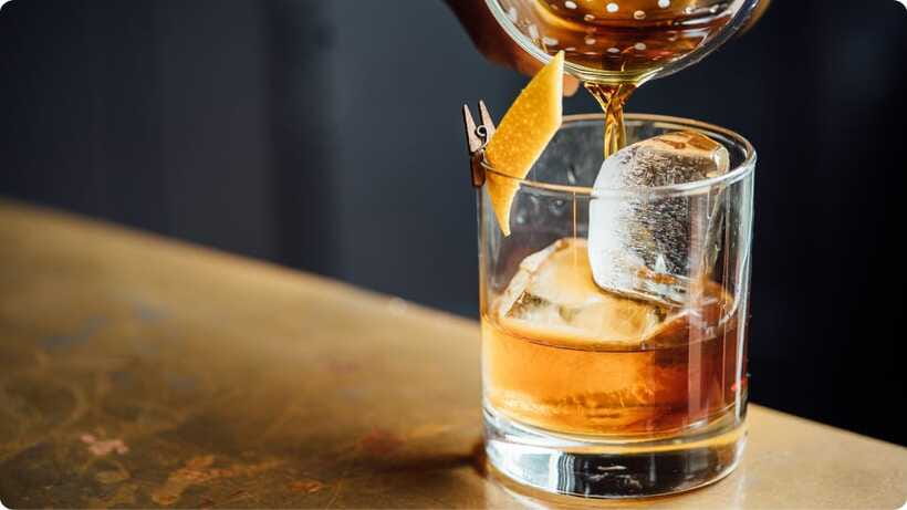 Nomadic Nightfall: Kuching Pub Crawl Adventure - Who Will Enjoy This Most