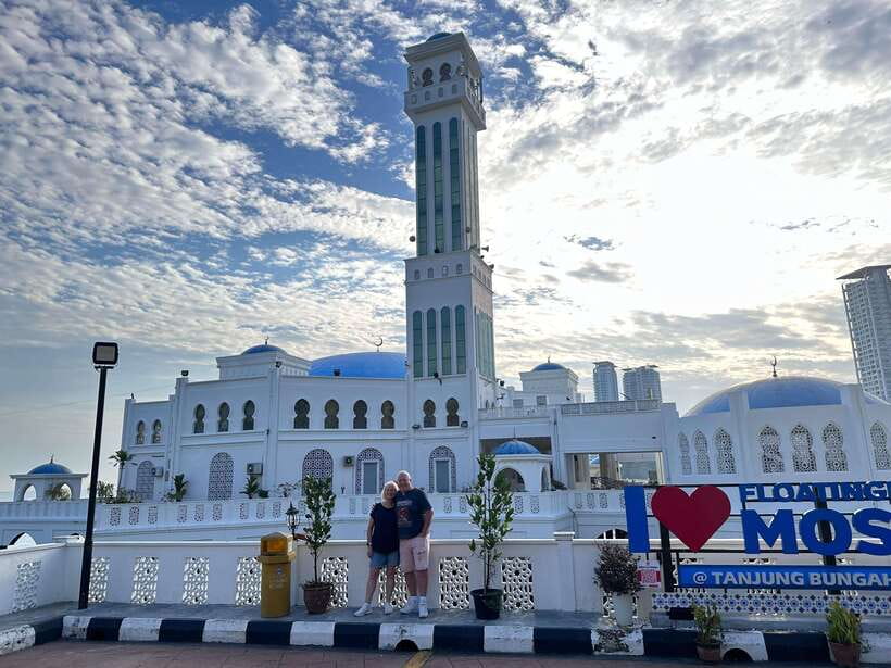Penang: Fascinating 5-Hour Private Local Tour - Wat Chayamangkalaram and a different religious tradition