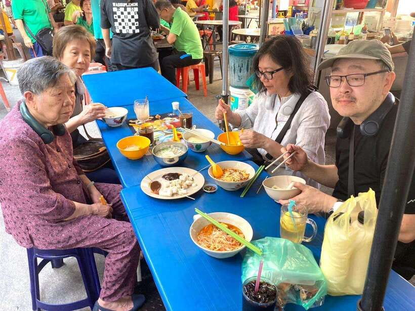Penang Island: Street Food Walking Tour - Moh Teng Pheow and the Nyonya kitchen