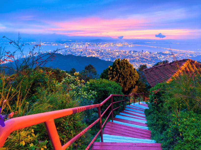 Penang: Kek Lok Si Temple and Penang Hill Guided Tour - What the guide adds to the experience
