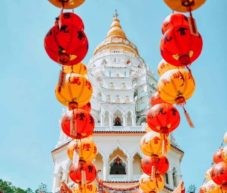 Penang: Private Highlights Tour with Temples, Hill & Gardens - Wat Chaiya Mangalaram and the reclining Buddha