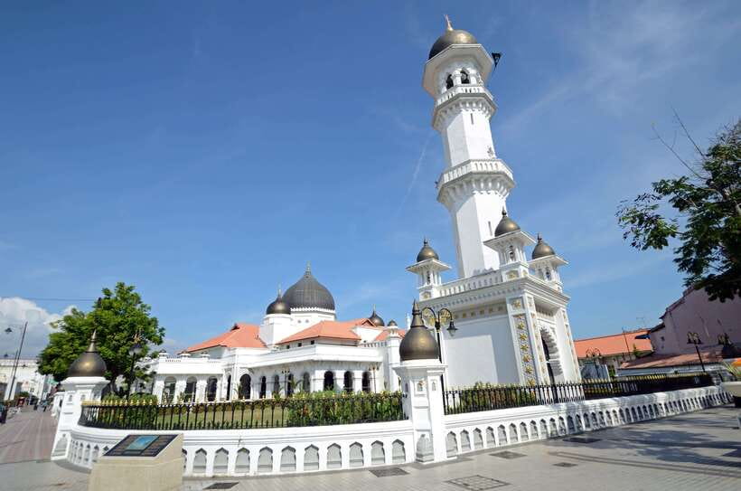 Penang: Trishaw Ride and Hawker Center Food Tour - Why the trishaw makes sense in George Town