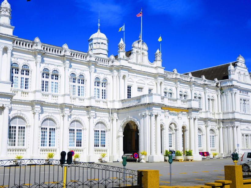 Penang: Trishaw Ride and Hawker Center Food Tour - Who should book this George Town tour?