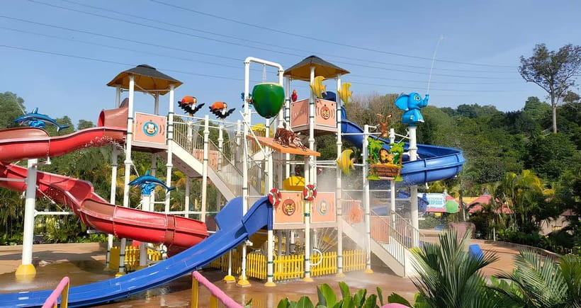 Perak: Bukit Merah Laketown Waterpark Admission Ticket - Food, Drinks, and Souvenirs Inside the Park