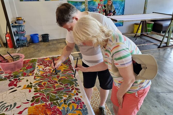 Perfect Day: Kuala Lumpur City, Batu Caves & Fireflies Tour - Pewter and batik add a workshop stop