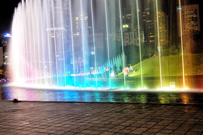 Perfect Night at Lake Symphony, The River of Life & Saloma Bridge - Istana Negara offers a brief royal pause