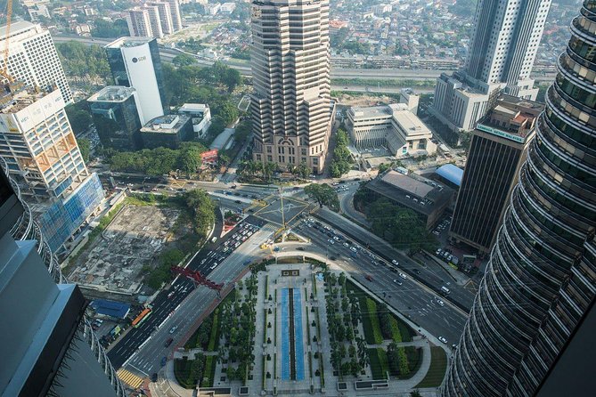 Petronas Twin Towers Admission with Private Pickup & Nasi Kandar - How the private format affects value