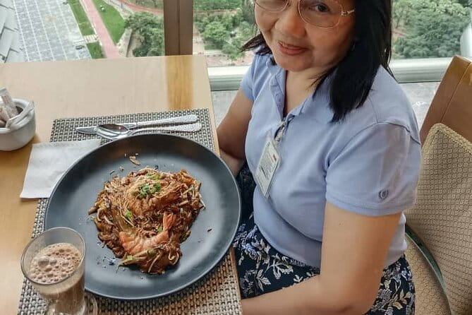 Petronas Twin Towers Special Entrance & Dining With Expert Guide - Meeting at the Formula 1 car