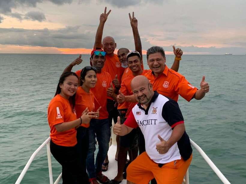 Port Dickson: Dragon Sunset Cruise with Salt Water Jacuzzi - Arriving at PD World Marina before 5:45 pm