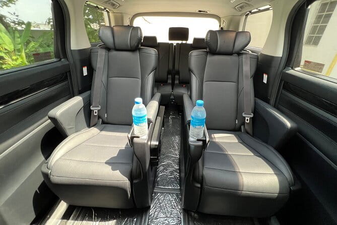 Premium Airport Transfer Kuala Lumpur - Meeting a driver at Terminal 1 or Terminal 2