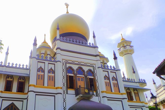 Private Full Day Singapore City Tour with Professional Tour Guide - The Merlion and Singapore’s familiar postcard view