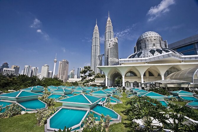 Private FullDay Tour includes Petronas Twin Towers & Batu Caves - Royal Palace and Lake Gardens: two calmer pauses