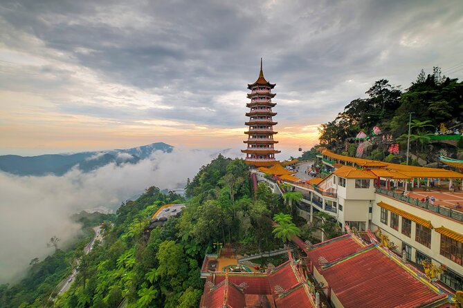 Private Genting Highlands & Batu Caves Trip with Cable Car Ticket - Riding the Awana SkyWay from the outlet mall