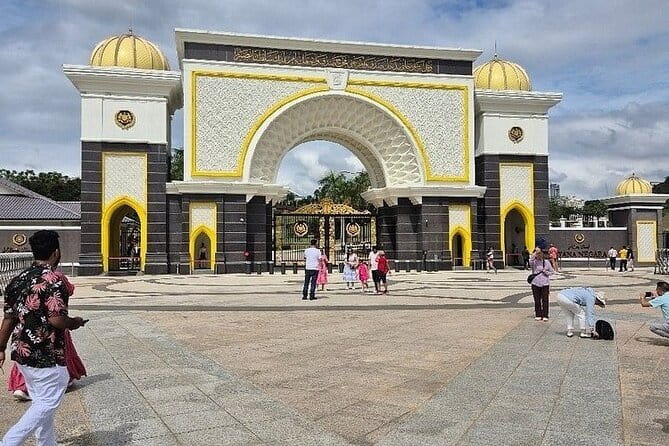 Private Half-Day Cultural Tour in Kuala Lumpur - Central Market for handicrafts and useful souvenirs