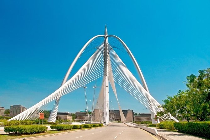 Private Half-Day Putrajaya Tour with Lake Cruise from Kuala Lumpur - Putrajaya Lake cruise and the city from the water