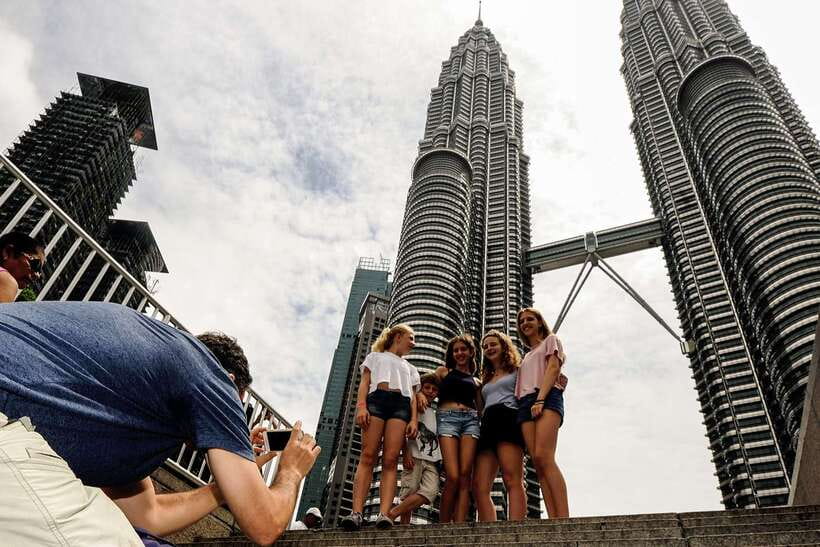 Private KL City Tour with Petronas Twin Towers & Batu Caves - Five things to know before booking