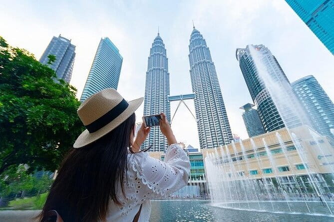 Private Kuala Lumpur City Tour : Petronas Twin Tower & Batu Caves - Key points at a glance
