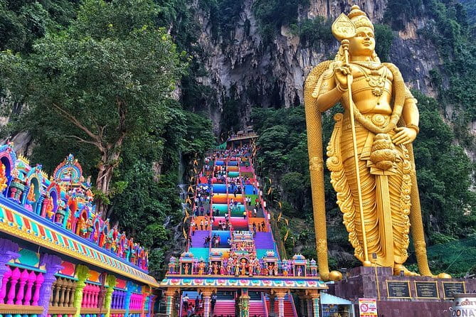 Private Kuala Lumpur City Tour : Petronas Twin Tower & Batu Caves - Chinatown and Central Market for a taste of city life