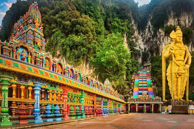 Private Kuala Lumpur City Tour : Petronas Twin Tower & Batu Caves - One hour at the Petronas Twin Towers