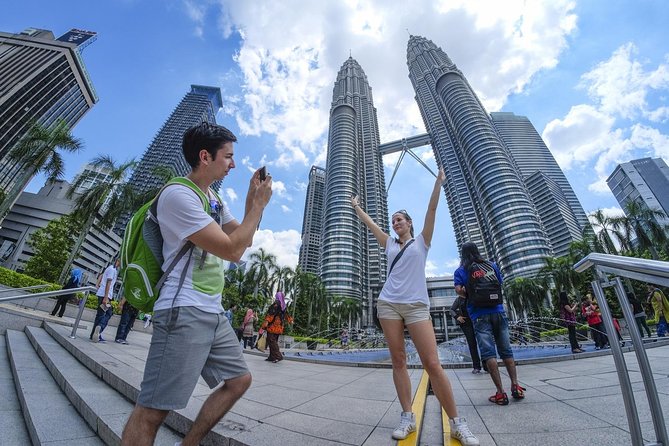 Private Kuala Lumpur Photographic Tour With Petronas Towers & Sky Box K.L Tower - National Mosque: bold color and clean lines