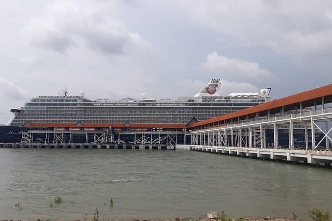 Private Kuala Lumpur Shore Excursions - Masjid Negara adds calm and scale
