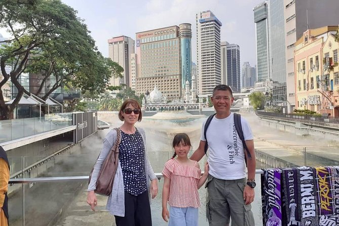 Private Layover Tour from Airport : Best of Kuala Lumpur - Petronas Twin Towers: Kuala Lumpur’s quick city symbol
