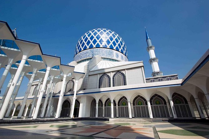 Private Selangor Day Tour : Batu Caves, Blue Mosque, Fruit Valley, Malawati Hill - The Blue Mosque and its enormous dome