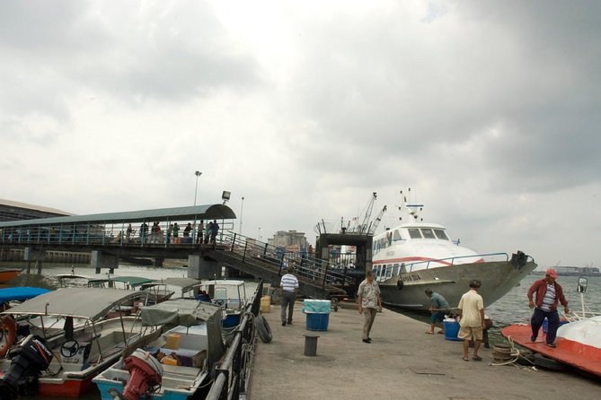 Private Tour: Crab Island Sightseeing Boat Ride and Seafood Lunch - Key points to know before booking