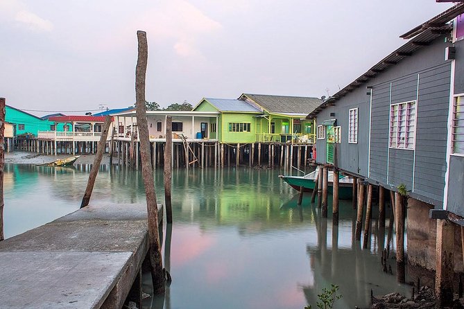 Private Tour: Crab Island Sightseeing Boat Ride and Seafood Lunch - Selangor King Palace and the Blue Mosque