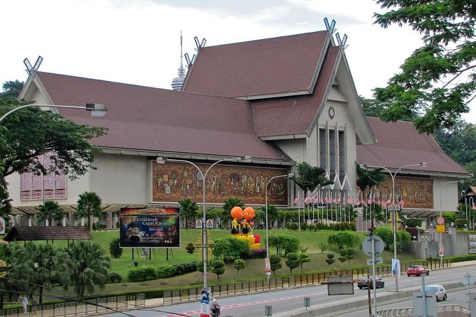 Private Tour : Discover the History, Heritage & Culture of Malaysia - The 10-minute operator stop and what it means