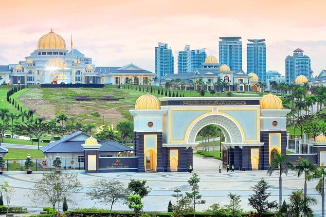 Private Tour Guide Service with Van Transportation at Kuala Lumpur - What the city portion can feel like