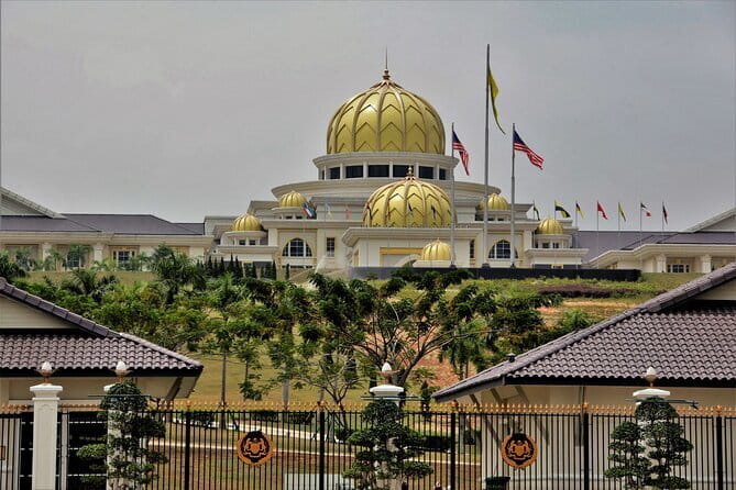 Private Tour to Kuala Lumpur and Exploring Batu Caves Selangor - Chinatown and Petaling Street