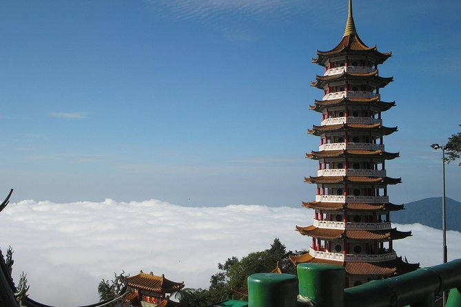 Private Tour with Local Host : Genting Highlands Day Tour enroute Batu Caves - Riding the Awana Skyway above the forest
