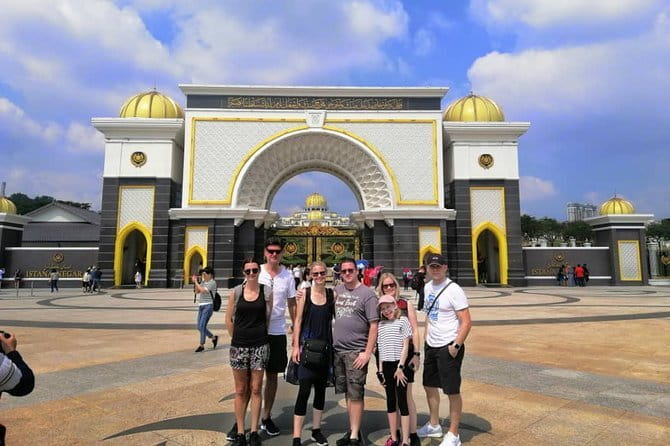Private Usage Vehicle with Driver At Kuala Lumpur - What This Kuala Lumpur Service Actually Provides