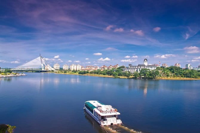 Putrajaya Boat Cruise, with Lunch, Prime Minister Office, Putra and Pink Mosques - Key points to know before booking