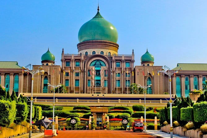Putrajaya Boat Cruise, with Lunch, Prime Minister Office, Putra and Pink Mosques - The 50-minute ride from Kuala Lumpur