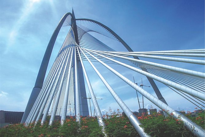 Putrajaya City Architectural Tour with Views (Bridges & Buildings) - Perdana Putra and the broad Dataran Putra