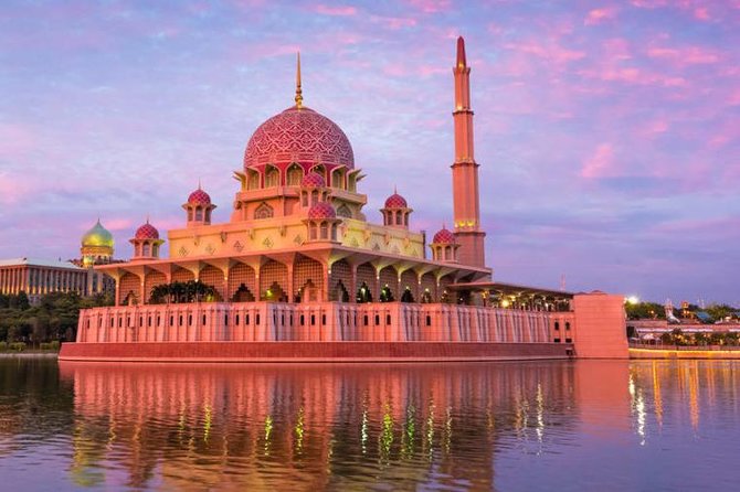Putrajaya City Tour - Seri Wawasan Bridge and Putrajaya Lake