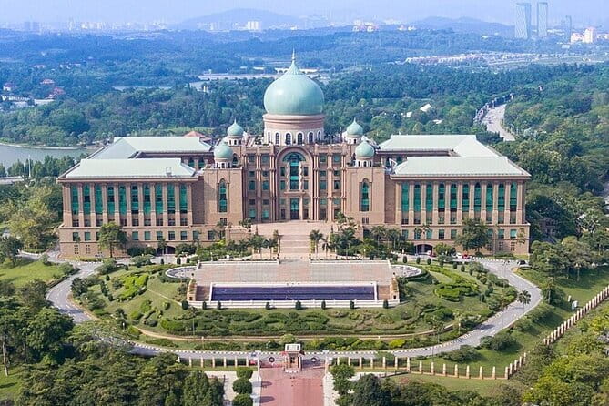 Putrajaya Open Air Tour from Kuala Lumpur with Sight SeeingCruise - Millennium Monument and the waterfront view