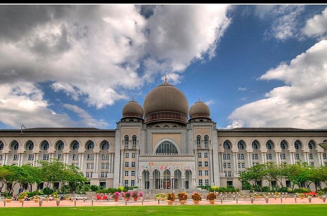 Putrajaya Tour with Traditional Boat Cruise & Pink Mosque (Private) - Who should book this Putrajaya morning?