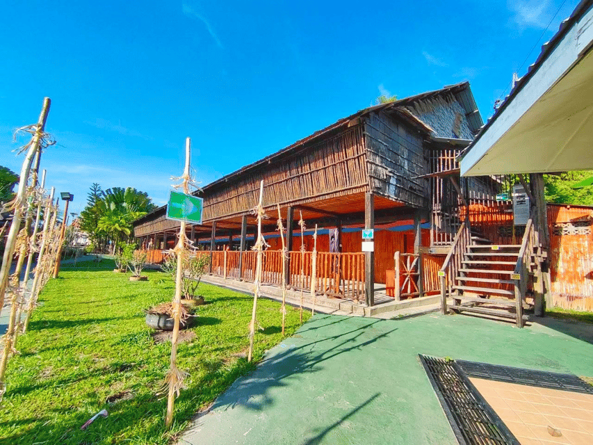 Sabah : Koisaan Cultural Village - The Murut Lansaran and Huminodun Film