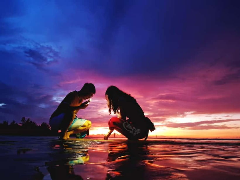 Sabah: Mangrove Fireflies, and Sky Mirror Dream Beach Tour - The fire show and the wait for darkness