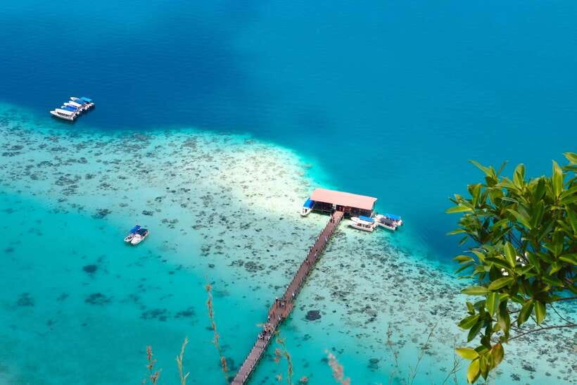 Semporna: Bohey 3 Islands Hike, Snorkel/Dive Tour with Lunch - A local lunch in the shade