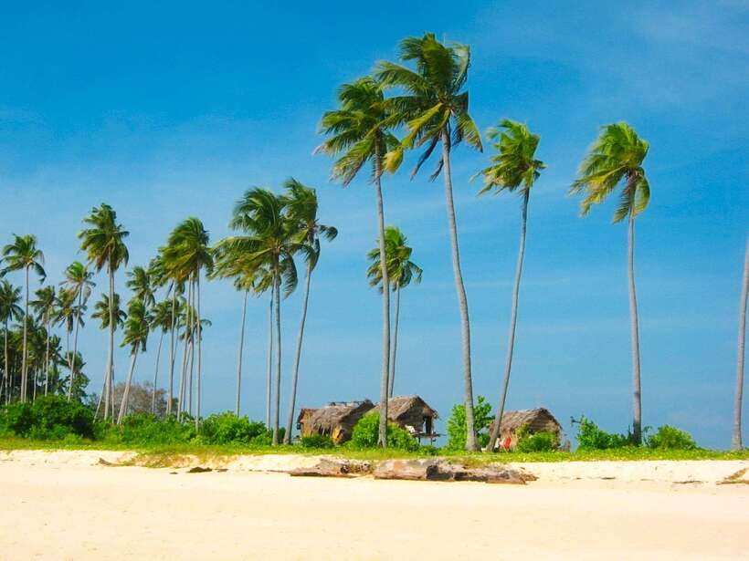 Semporna: Bohey 3 Islands Hike, Snorkel/Dive Tour with Lunch - Sibuan’s remote bay and second water stop