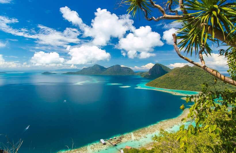 Semporna: Bohey 3 Islands Hike, Snorkel/Dive Tour with Lunch - Bohey Dulang’s trail and the view from above