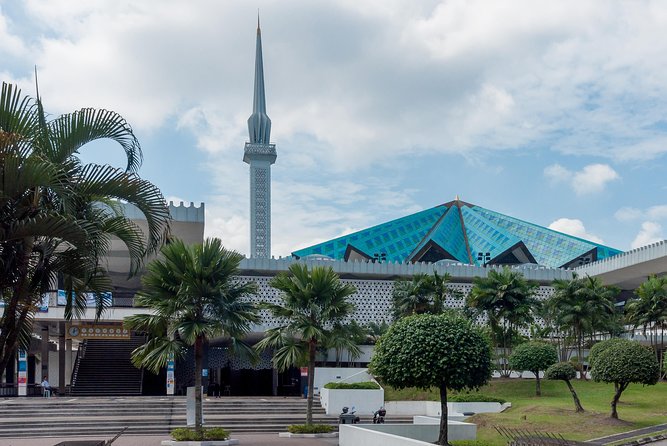 Shore Excursions from Port Klang Terminal - The National Monument and Lake Gardens