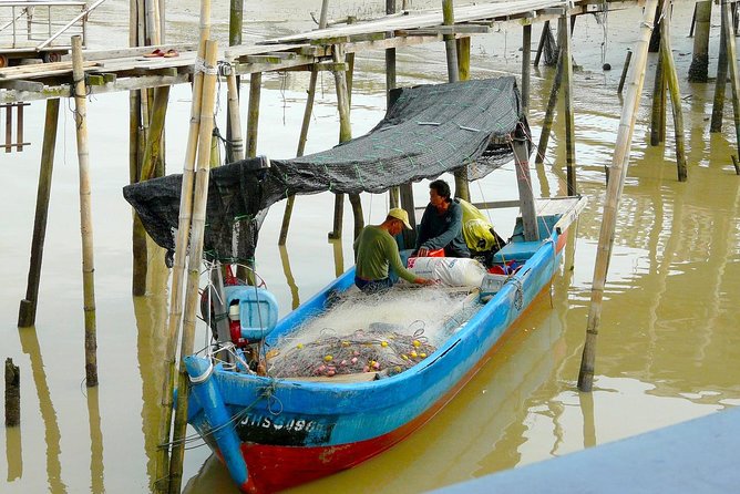Silver Leaf Monkeys and Firefly Tour with Boat Ride and Seafood Dinner - Kota Melawati, colonial buildings, and photo time