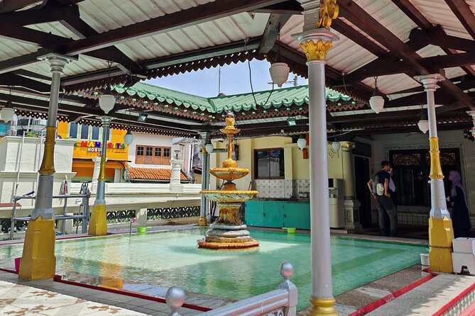 Small Group Melaka Flavours Food and Culture Tour - Three faiths along Harmony Street