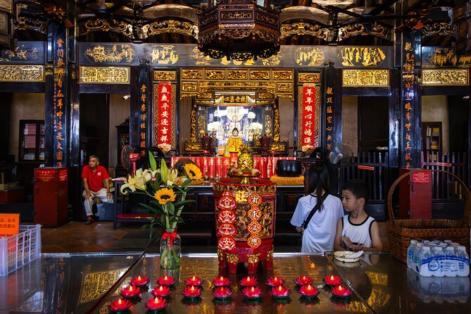 Small Group Melaka Flavours Food and Culture Tour - Peranakan architecture at Chee Ancestral Mansion