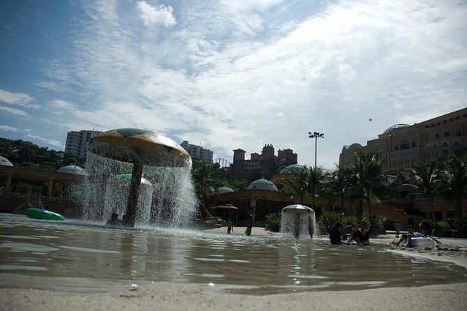 Sunway Lagoon Theme Park Day Trip from Kuala Lumpur - The Petronas Twin Towers photo stop